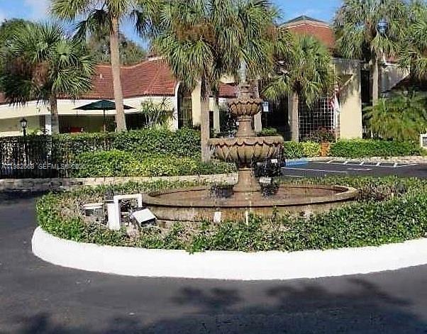 Building Photo - 1733 Village Blvd