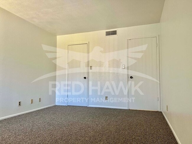 Building Photo - 1111 E University Dr