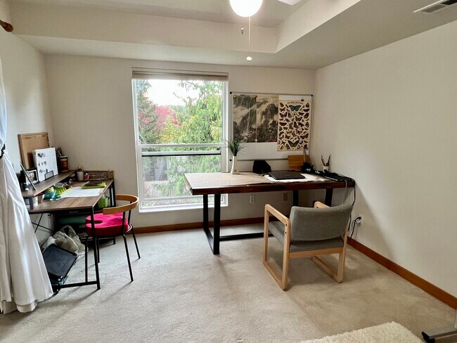 Bedroom/Office - 504 Holly Dr