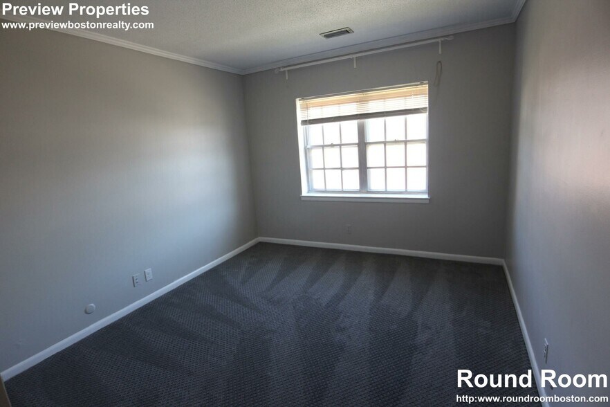 Building Photo - 178 Lake Shore Rd