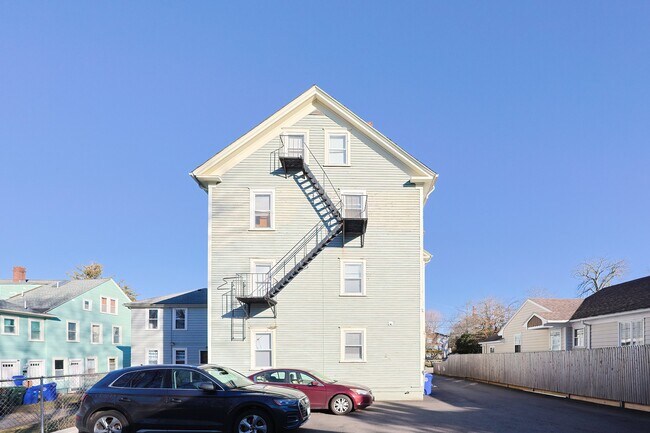Building Photo - 327 High St