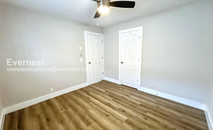 Building Photo - 1732 17th Ave N