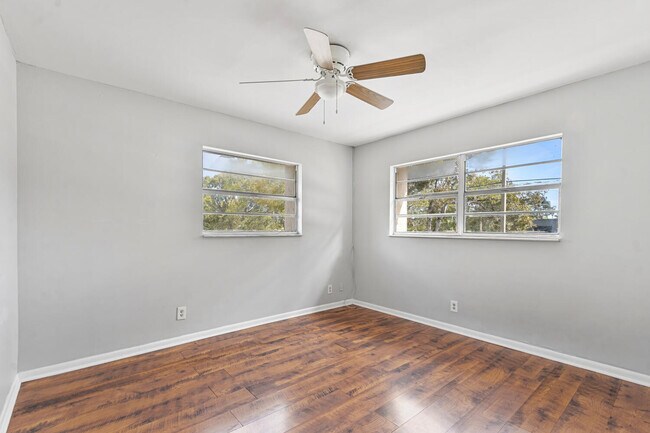 Building Photo - 10821 N Military Trl