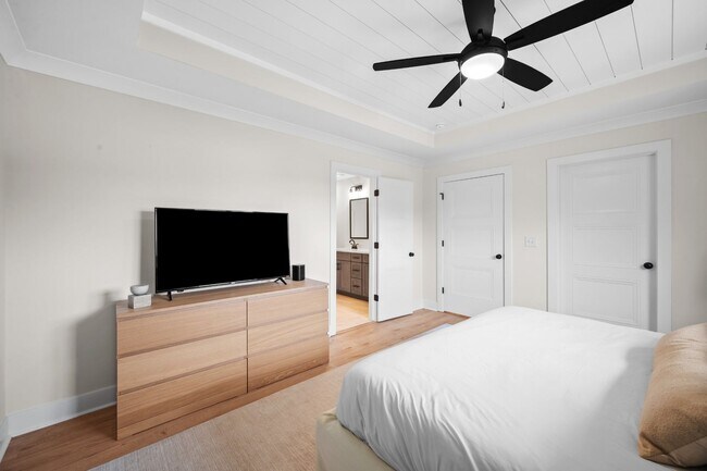 Building Photo - Modern 3 Bed on Nearly an Acre