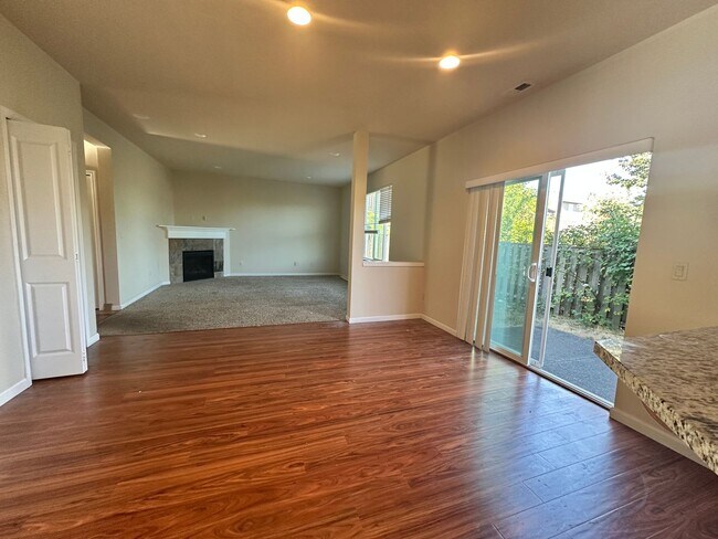Building Photo - 2687 NW Beehollow Ln