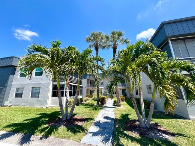 Building Photo - 230 Normandy Ln