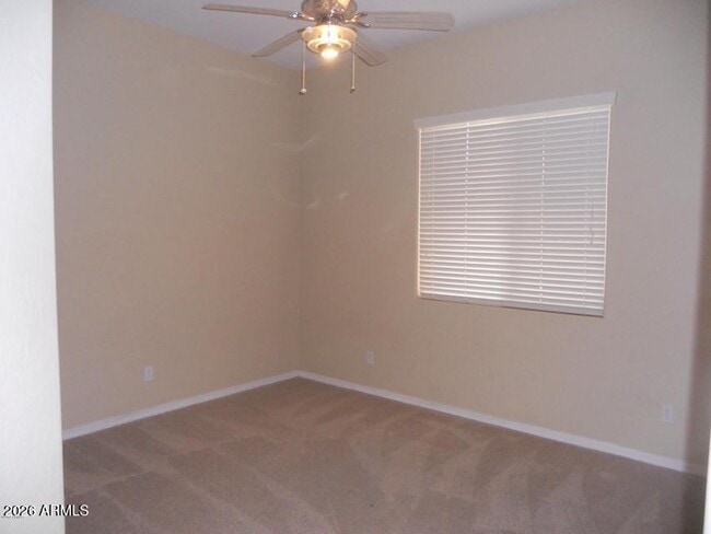 Building Photo - 2417 E Iris Dr