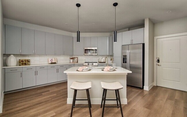 Building Photo - 16717 Westpark Dr