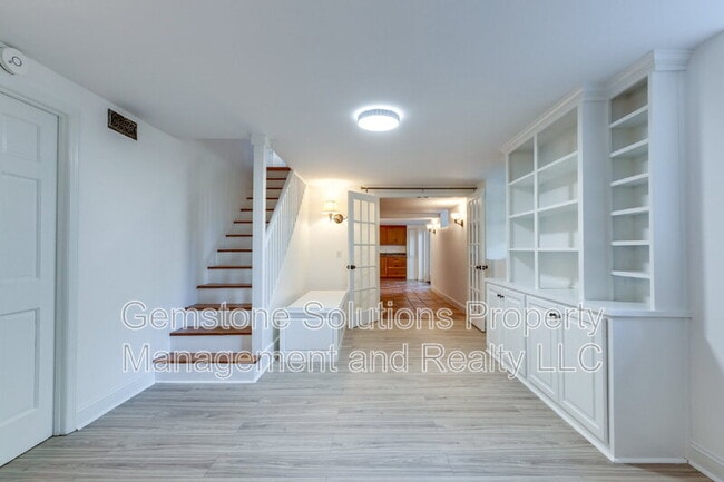 Building Photo - 502 32nd Ave S