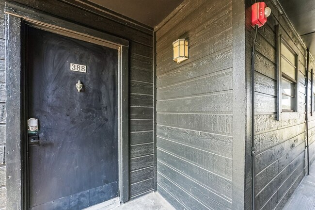 Building Photo - 2525 Thomason Cir