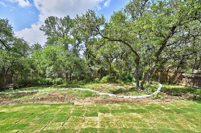 Building Photo - 2109 Meadow View Dr