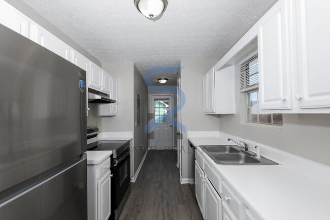 Building Photo - Move in before October 31st and get a $250...