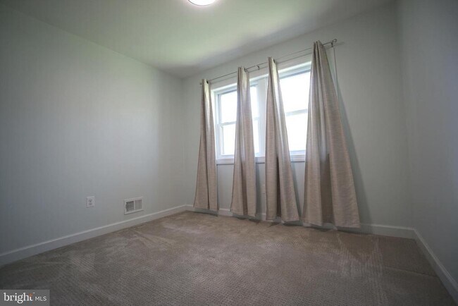 Building Photo - 322 Sugarland Run Dr