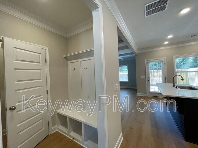 Building Photo - 3089 Venetian Dr
