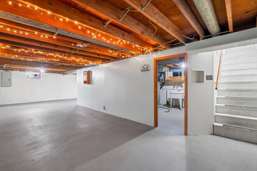 Building Photo - 243 Reasor Dr