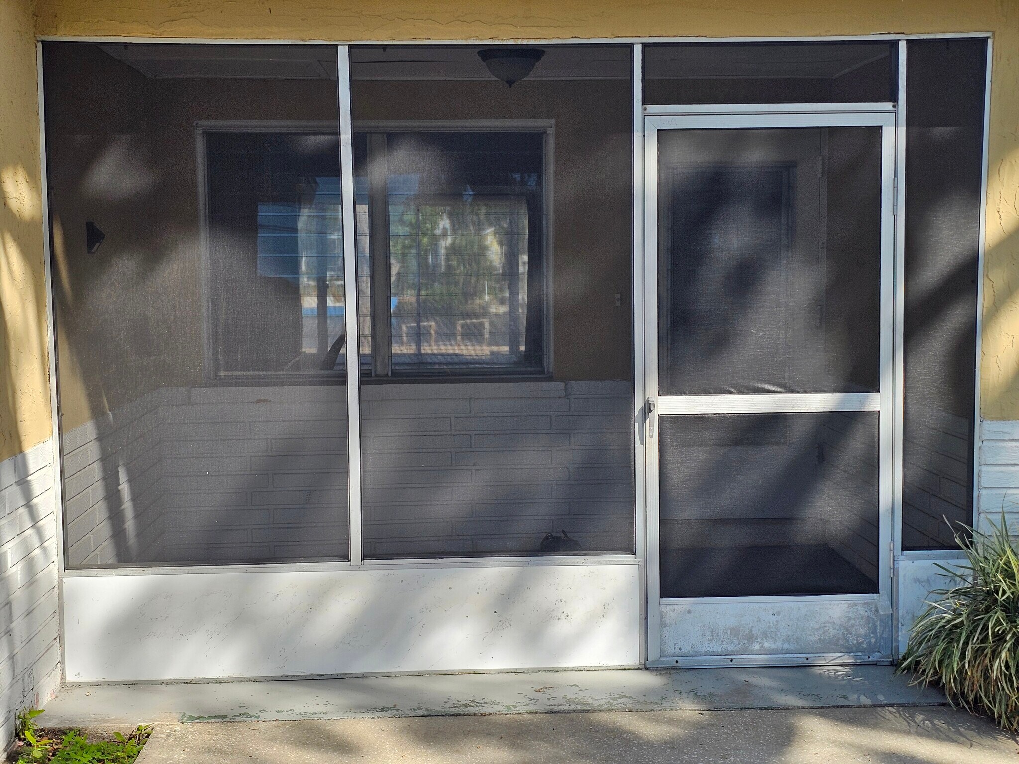 Building Photo - 6112 River Rd