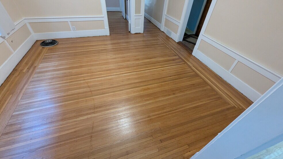 Building Photo - 275 Sterling Ave