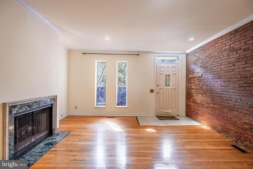 Primary Photo - 1811 Bainbridge St
