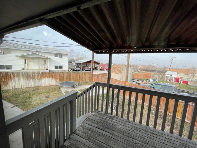 Building Photo - Spacious 6-Bedroom Magna Home with Fenced Yard
