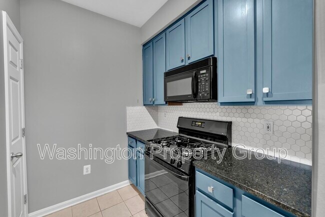 Building Photo - 4854 Eisenhower Ave