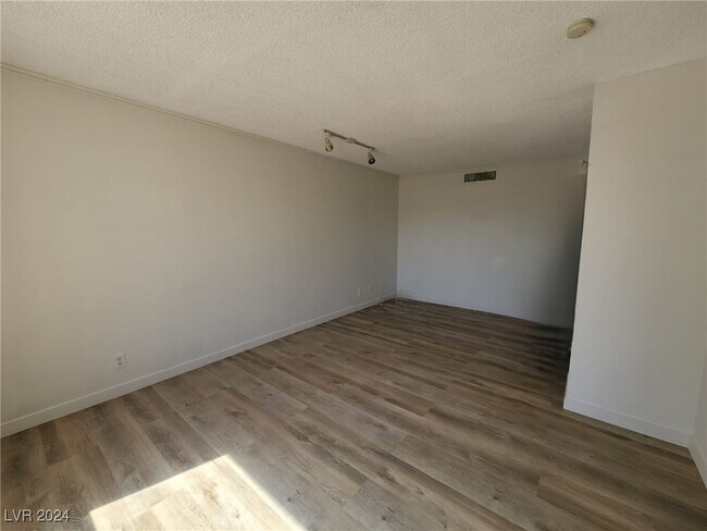 Building Photo - 3565 S Calmosa St