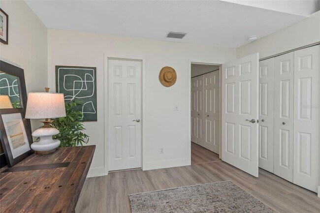 Building Photo - 375 Madeira Cir
