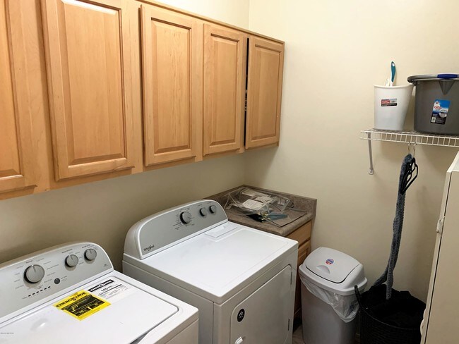 Building Photo - 4365 N Sunset Cliff Dr