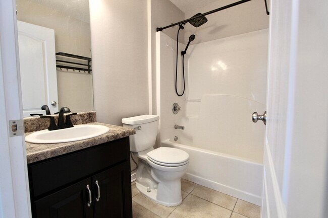 Building Photo - 3151 Forrest Ave