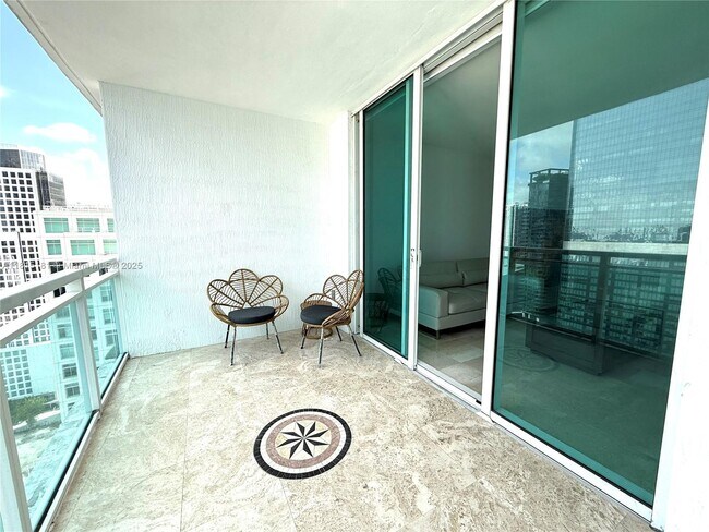 Building Photo - 950 Brickell Bay Dr