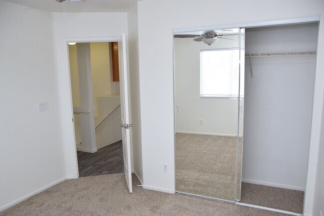 Building Photo - 8765 Country Pines Ave
