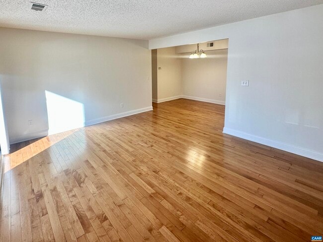 Building Photo - 114 Turtle Creek Rd
