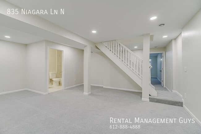 Building Photo - Stunning 4 Bedroom Home! Wayzata School District!