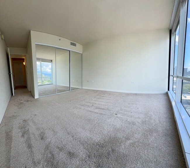 Building Photo - Moana Pacific East Tower 3/2/2 - AVAILABLE May 21, 2026