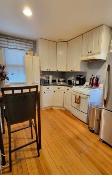 Building Photo - 24 Oakwood Ave