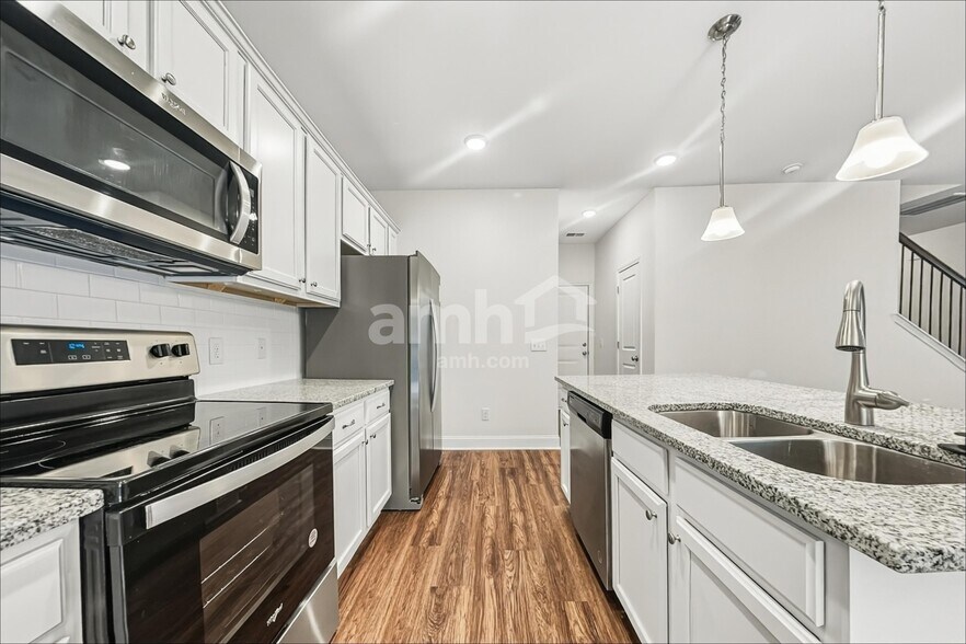 Building Photo - 1831 Produce Ln