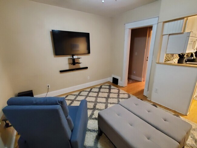 Building Photo - 608 S 35th Ave