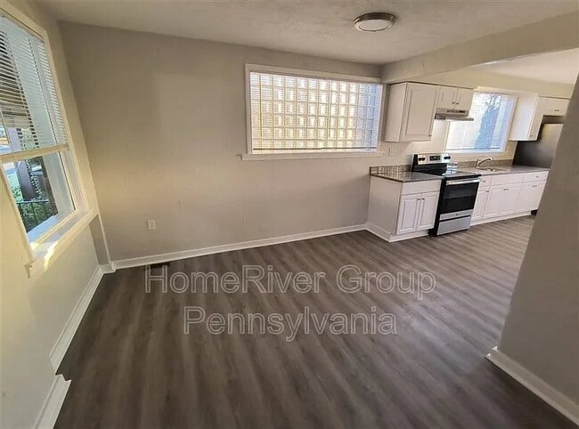 Building Photo - 881 Miller Ave