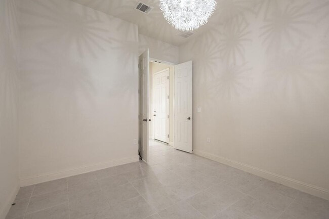 Building Photo - 14928 Iveans Way