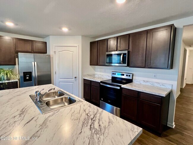 Building Photo - 12659 European Beech Rd