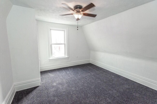 Building Photo - Stunning 5 bedroom home in Brookline available May 1!