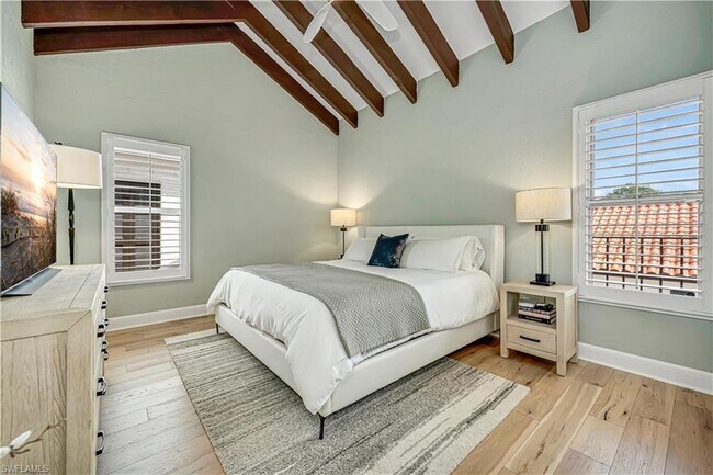Building Photo - 5850 Pelican Bay Blvd