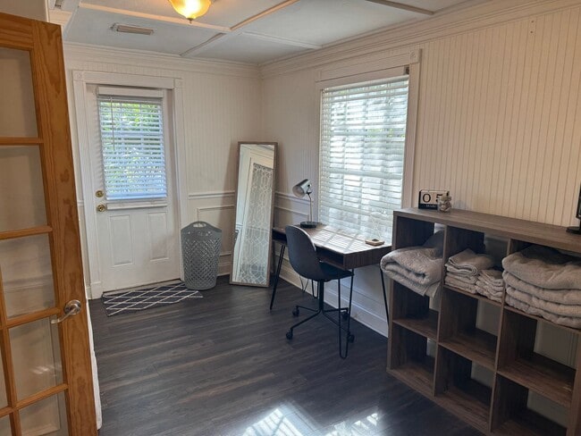 Building Photo - Stylish First-Floor Condo by Daffin Park with All-Inclusive Utilities