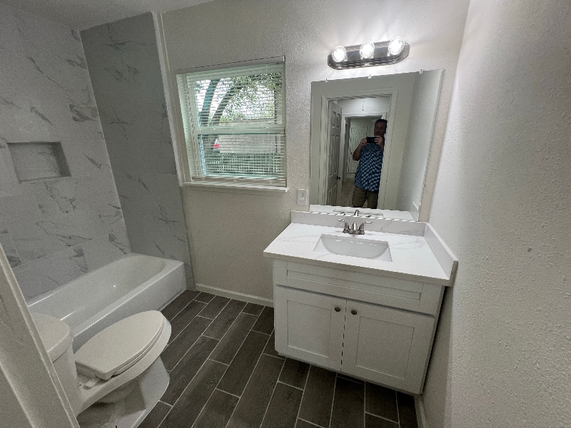 Building Photo - 1 10th Ave N