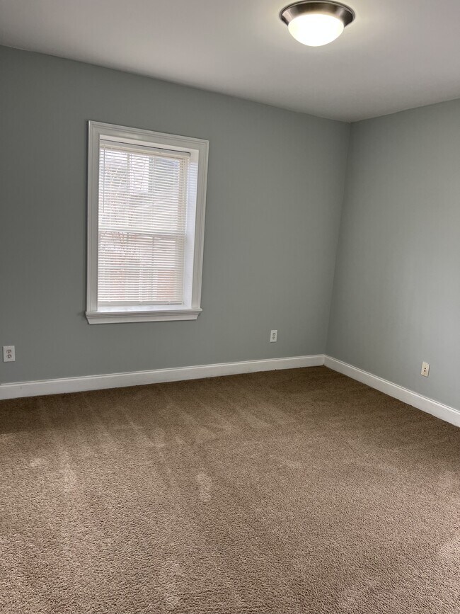 Building Photo - 2367 Cascade Rd