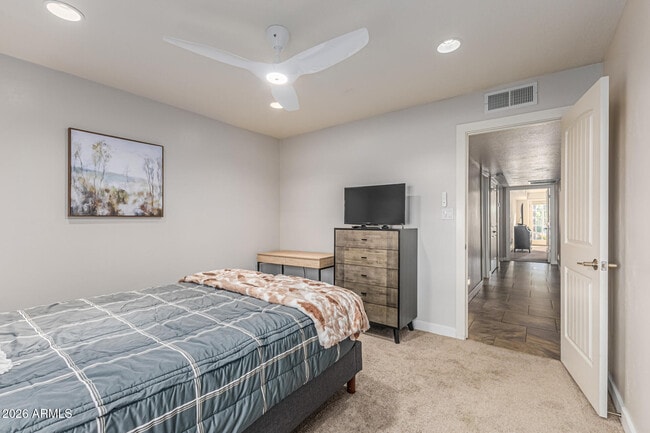 Building Photo - 5821 E Cactus Rd