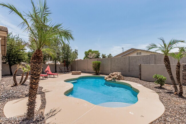 Building Photo - 3777 E Vallejo Dr