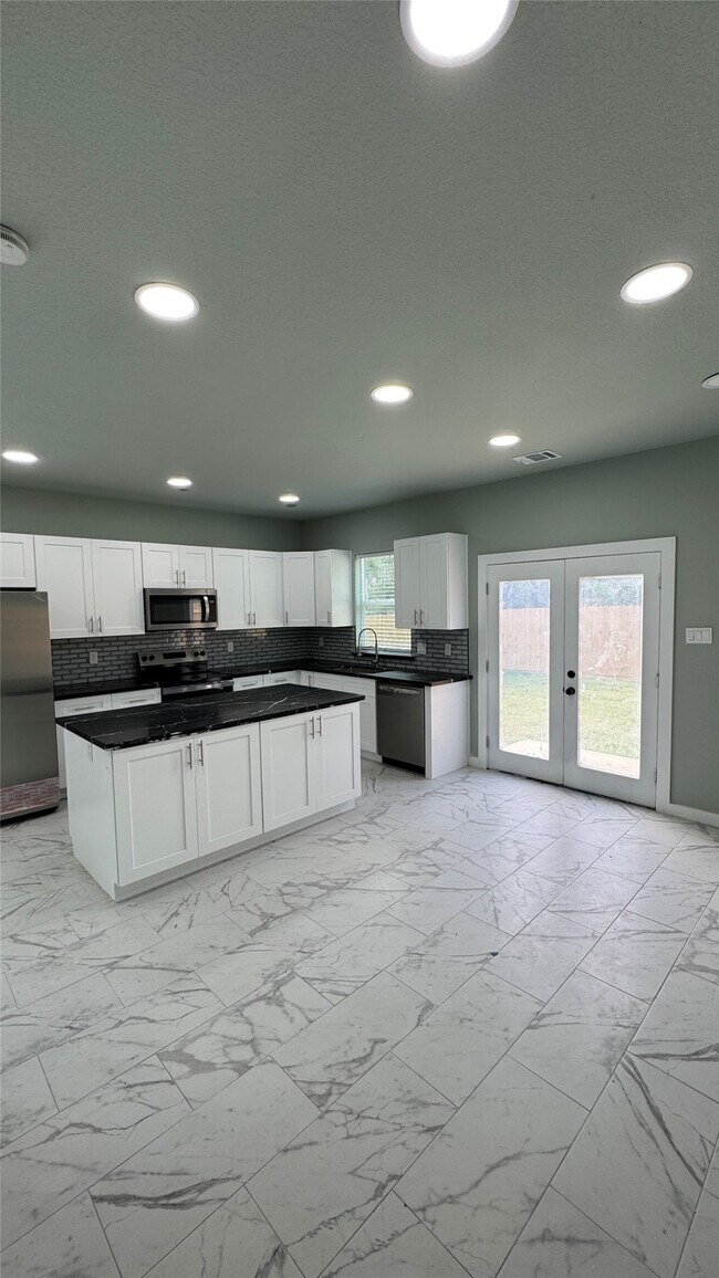 Building Photo - 121 S 10th St