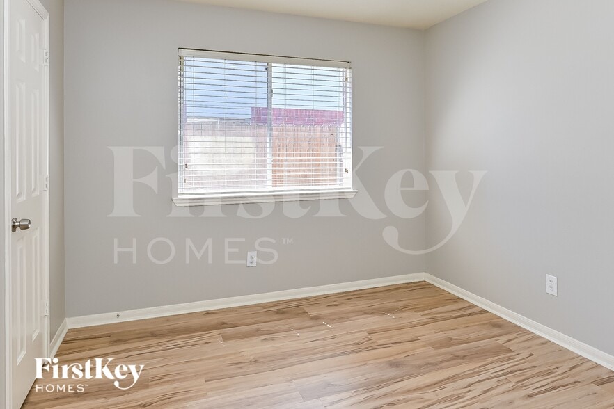 Building Photo - 28914 Stone Fox Dr