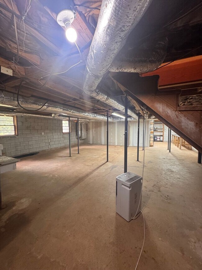 Building Photo - Spacious Brick Ranch on 3 Private Acres in Commerce