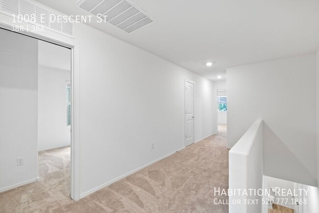 Building Photo - 1008 E Descent St